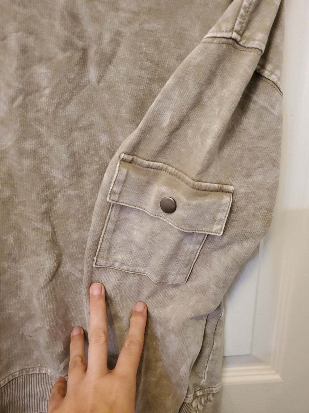 Jane + Delancey Acid Wash French Terry Cargo Pullover and Jogger Lounge Set - Picture 4 of 10